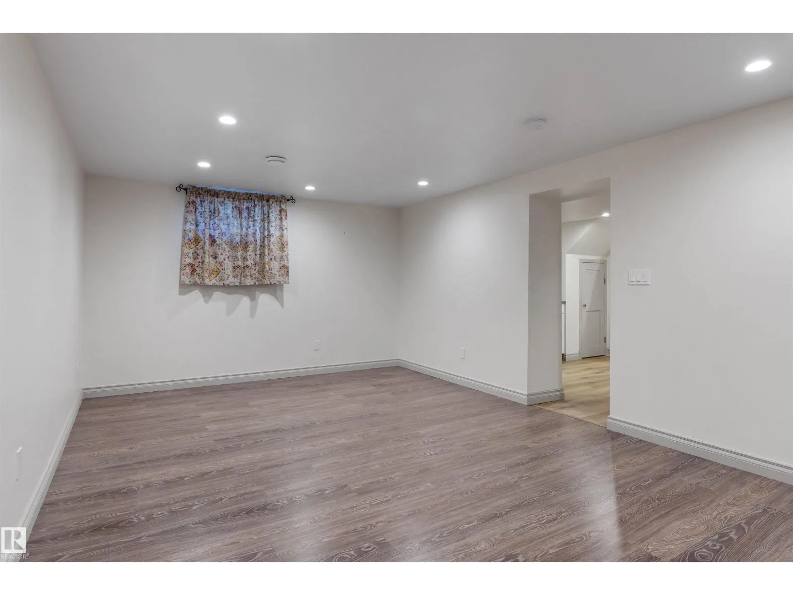 11643 137 ST NW