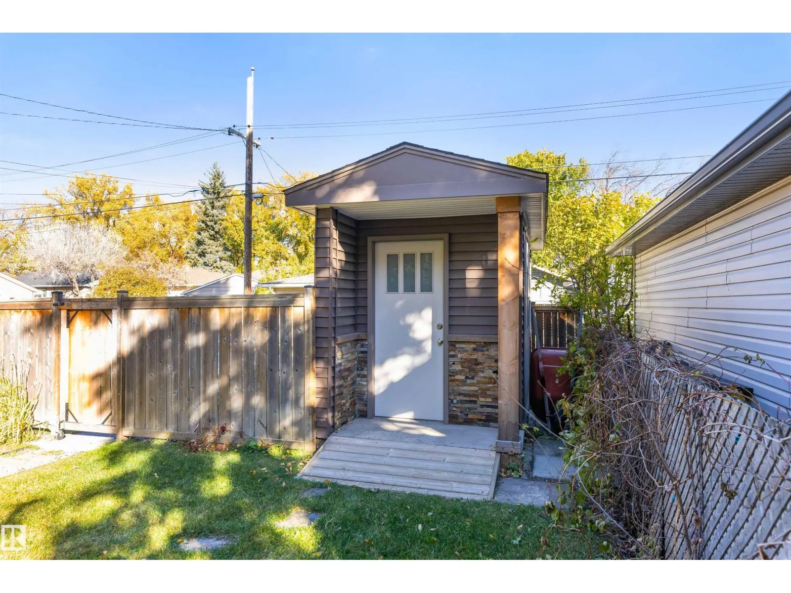 11643 137 ST NW
