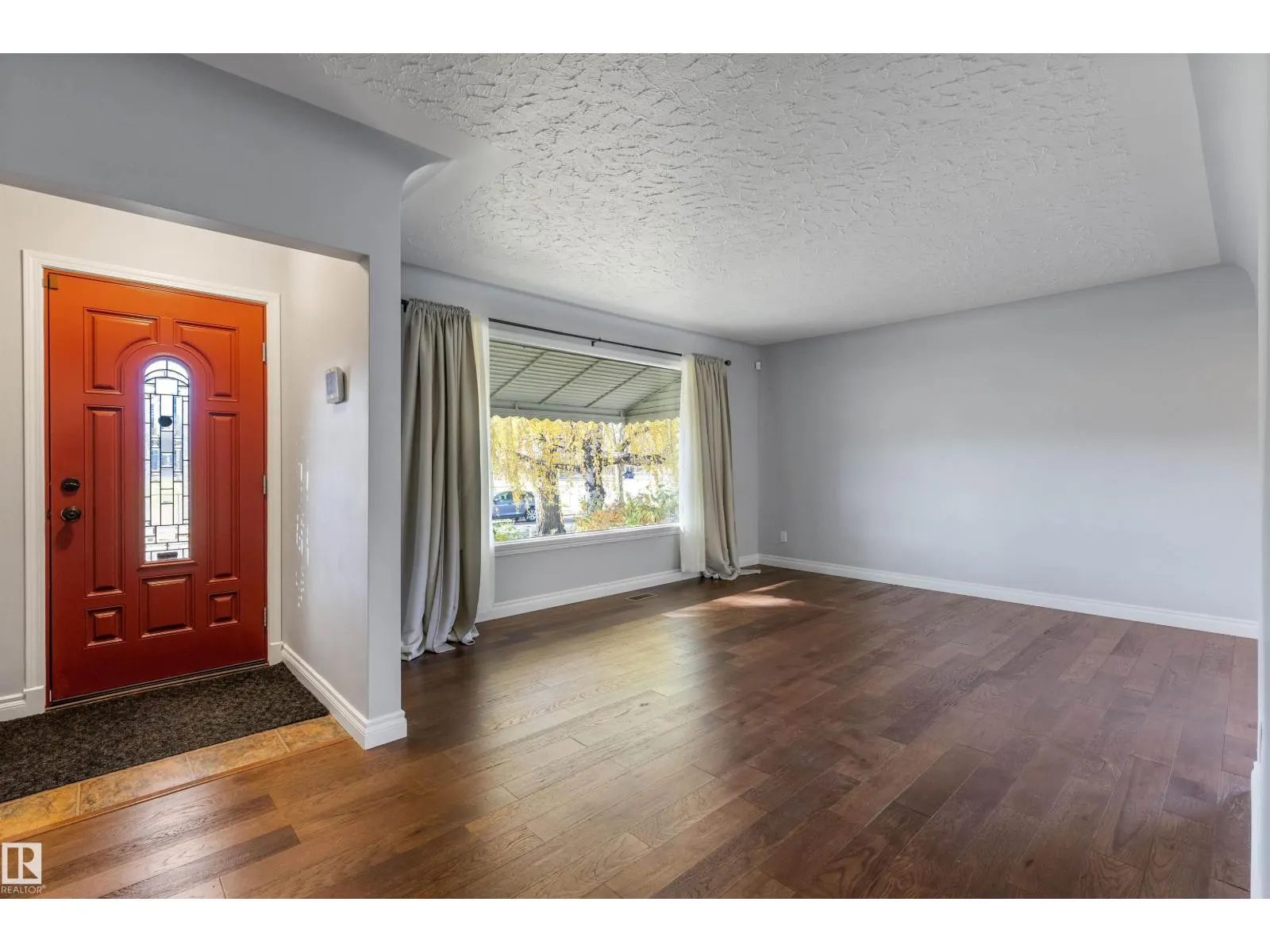 11643 137 ST NW