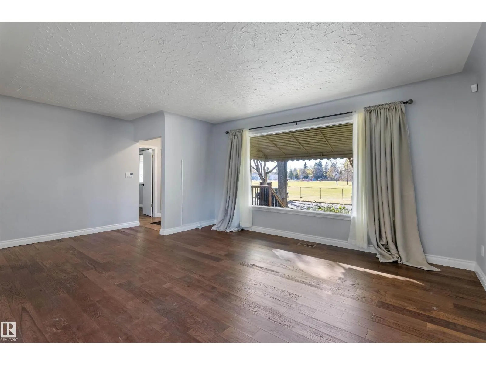 11643 137 ST NW