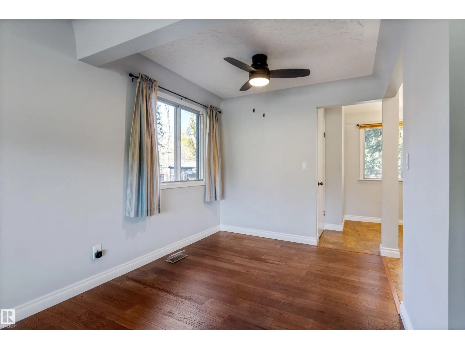 11643 137 ST NW