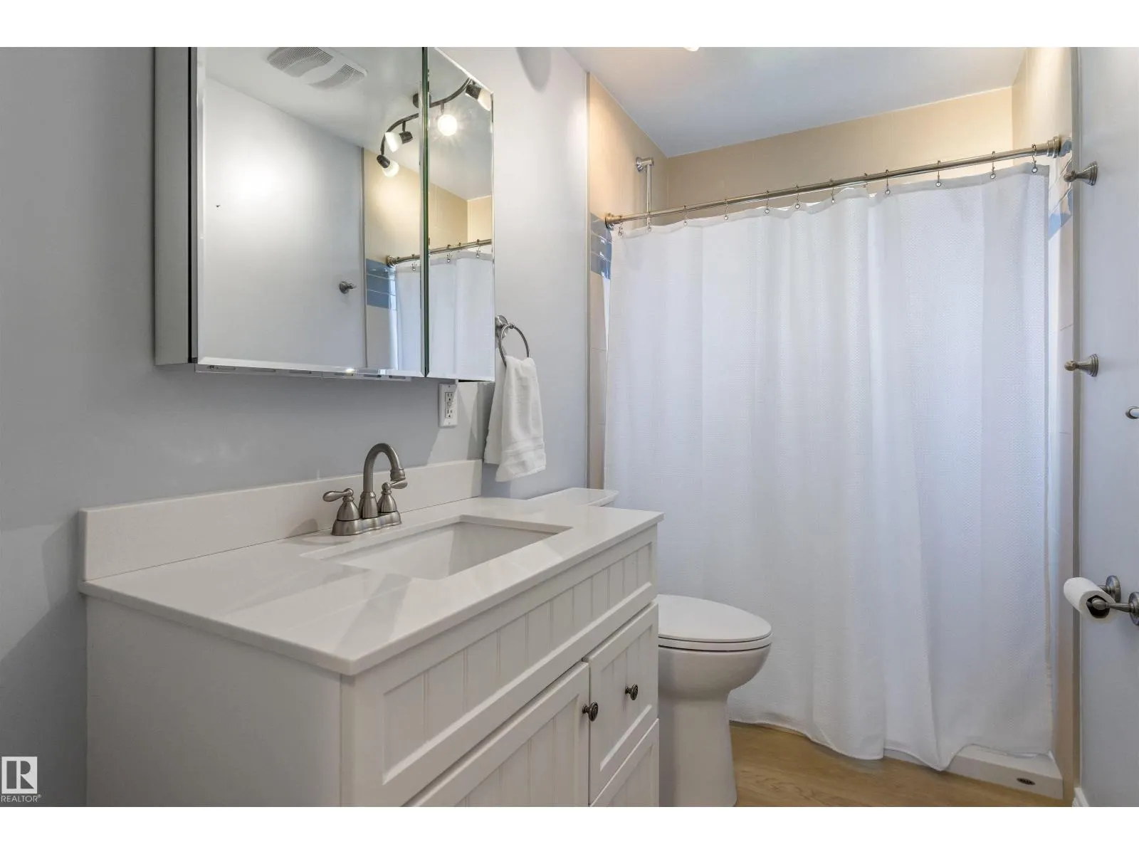 11643 137 ST NW