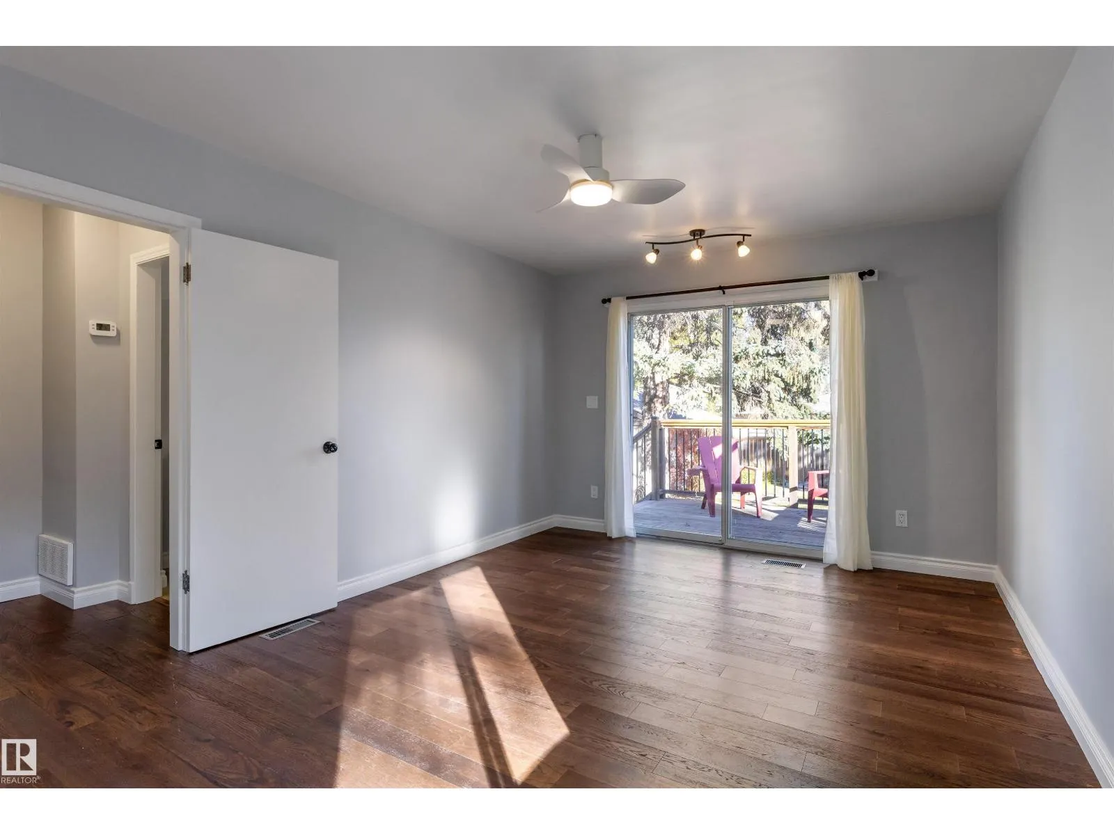 11643 137 ST NW