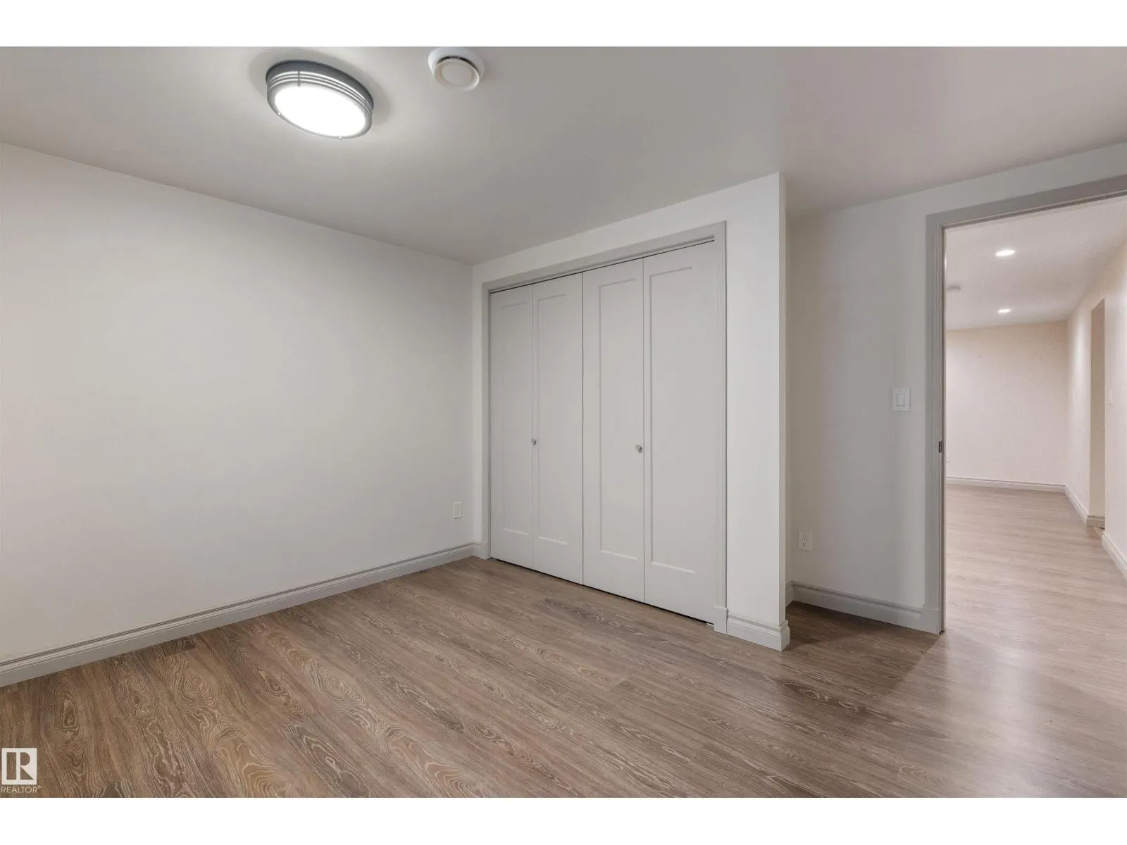 11643 137 ST NW