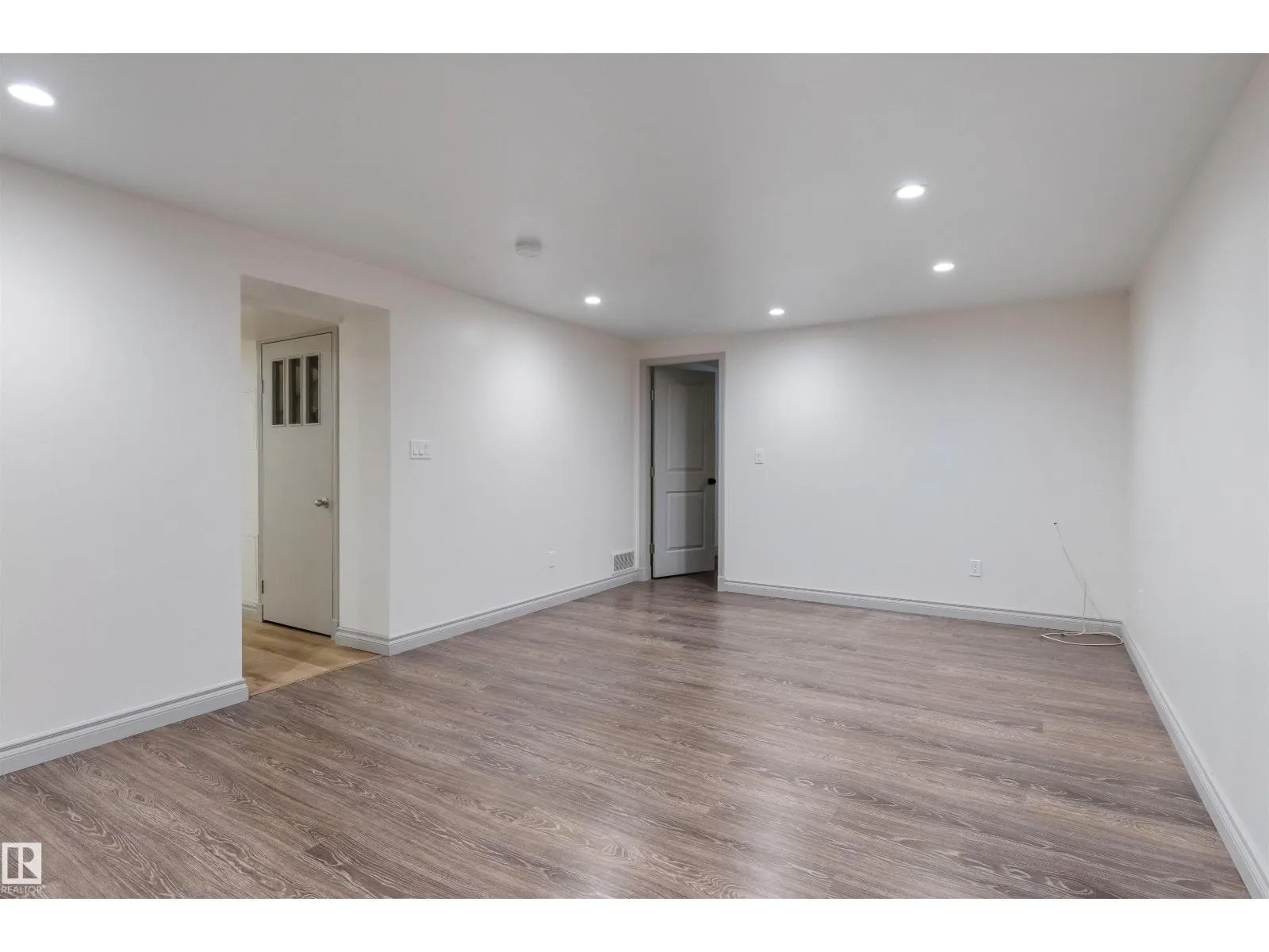 11643 137 ST NW