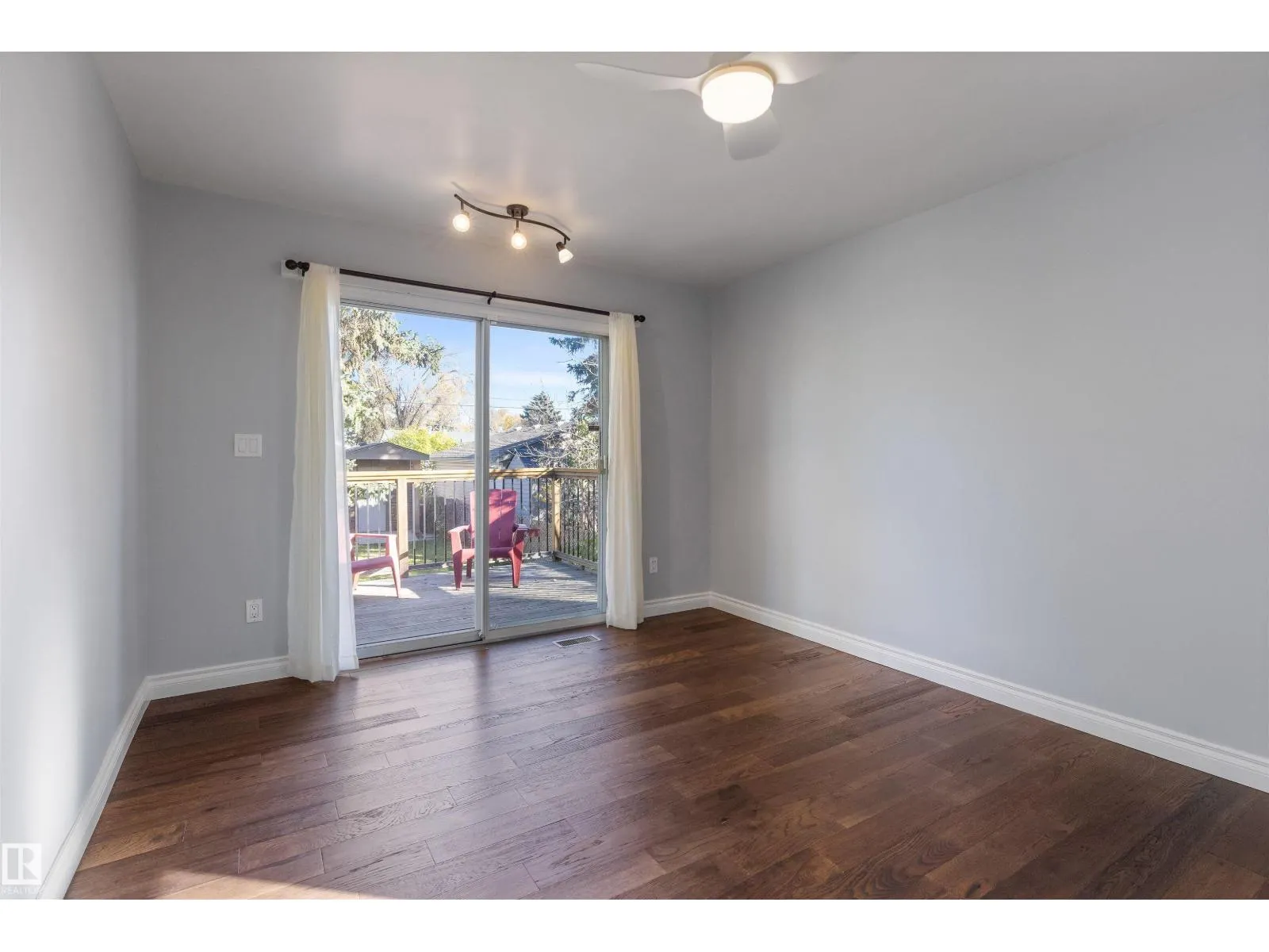 11643 137 ST NW