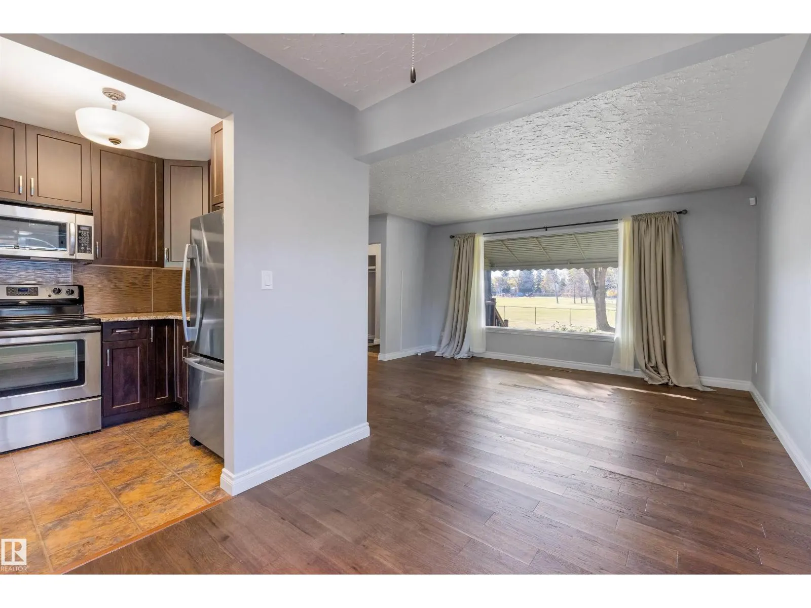 11643 137 ST NW