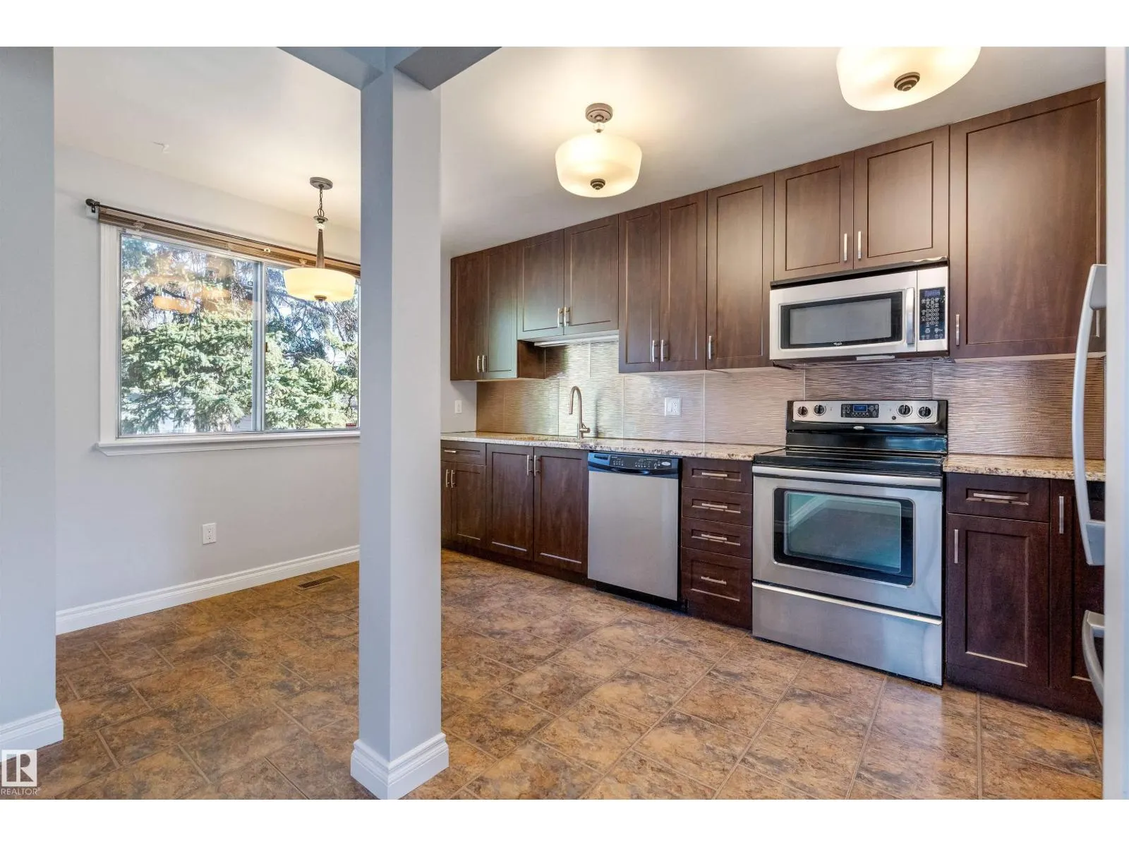 11643 137 ST NW