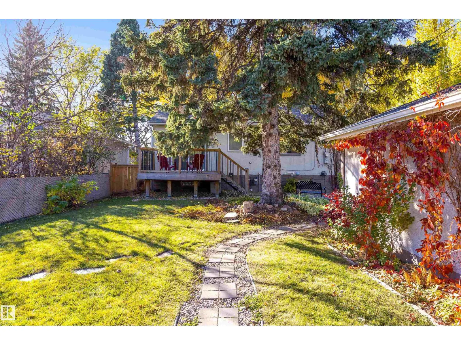 11643 137 ST NW