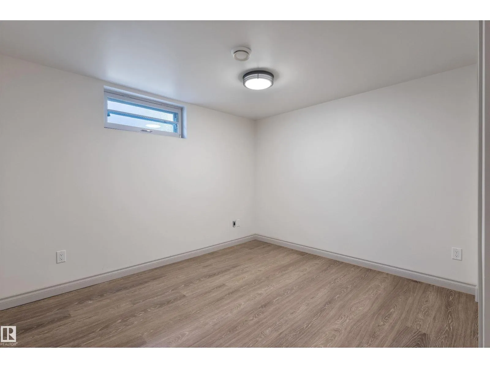 11643 137 ST NW