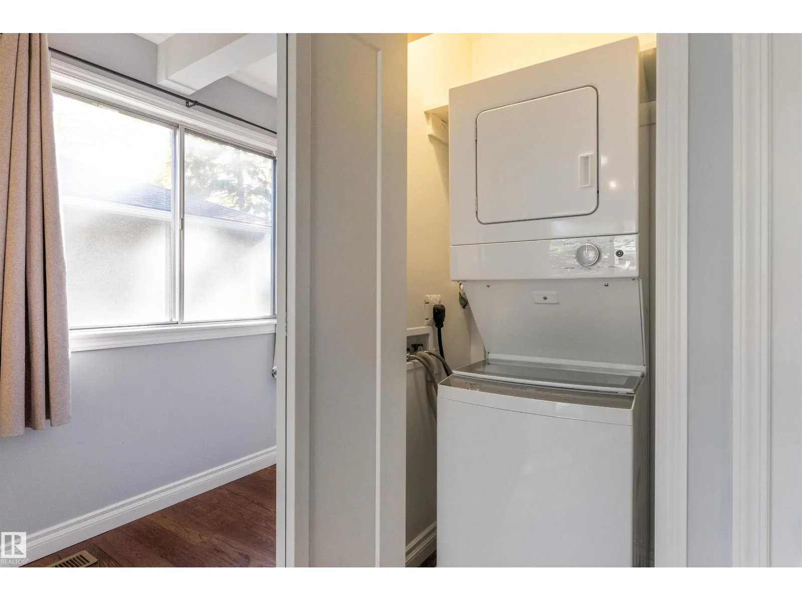 11643 137 ST NW