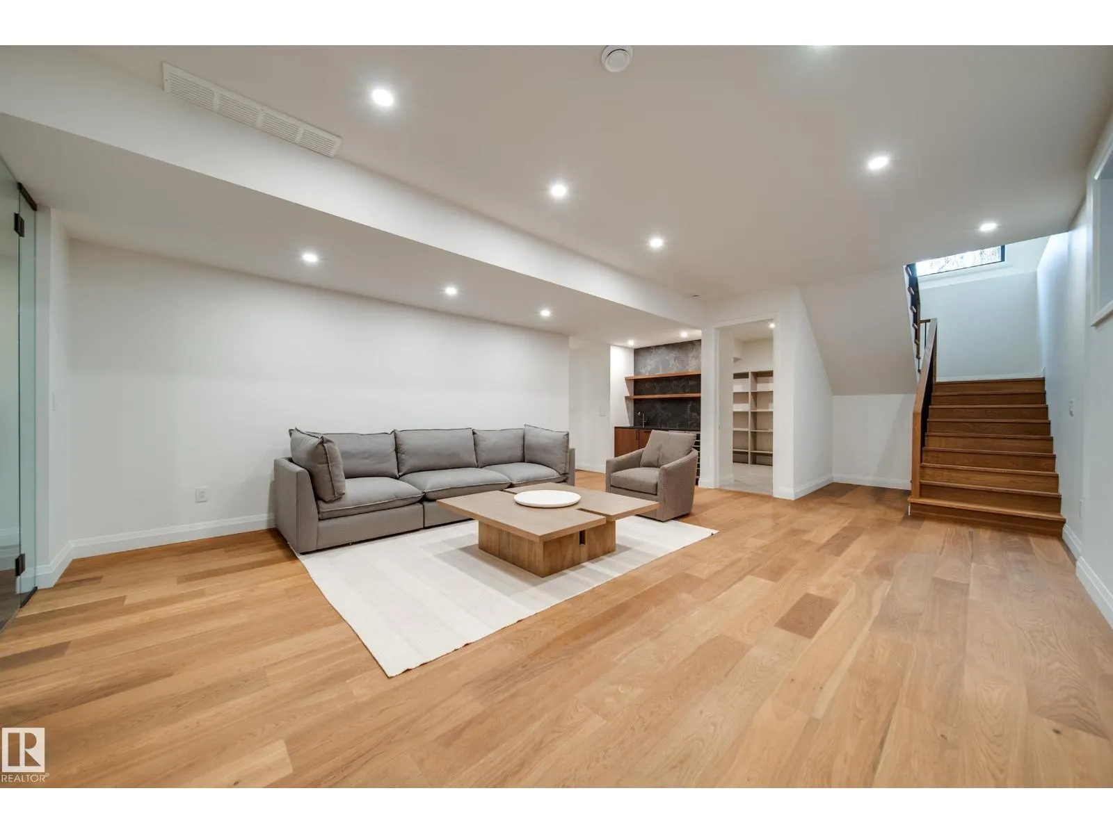 10223 130 ST NW