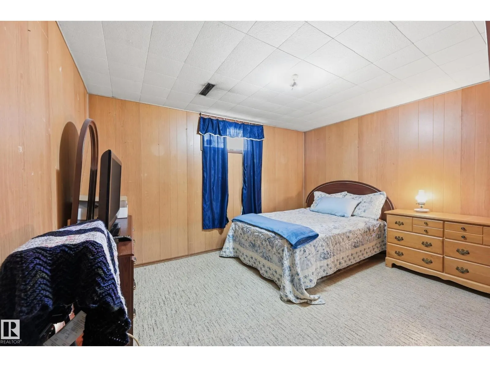 6604 93 AV NW
