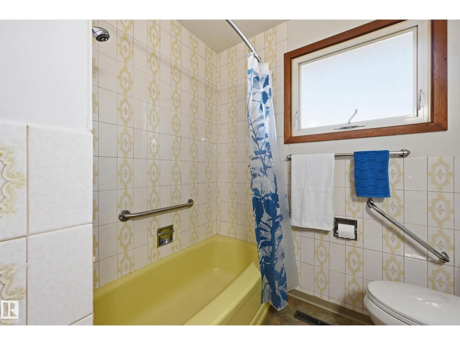 6604 93 AV NW
