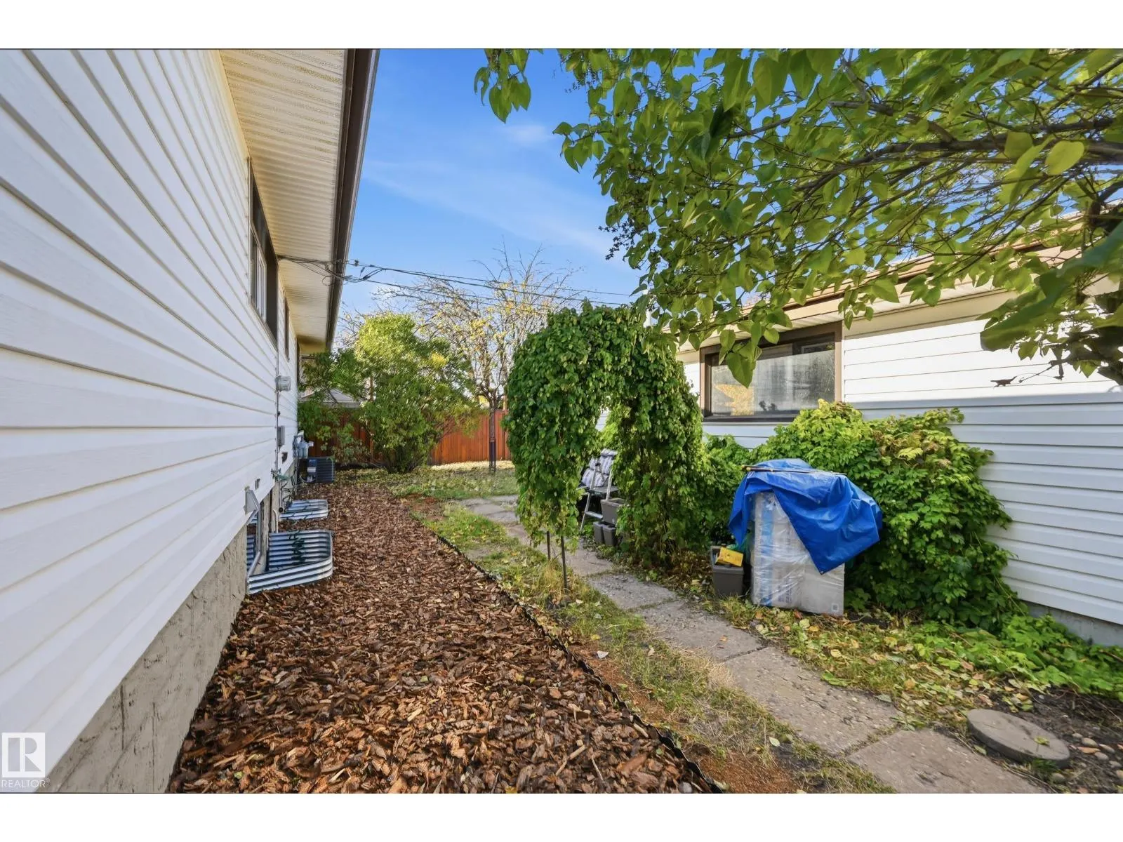 6604 93 AV NW