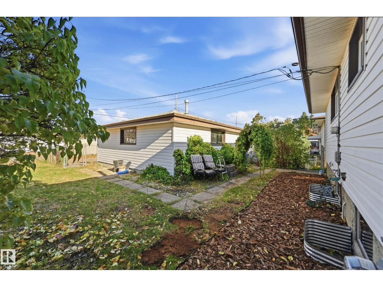 6604 93 AV NW