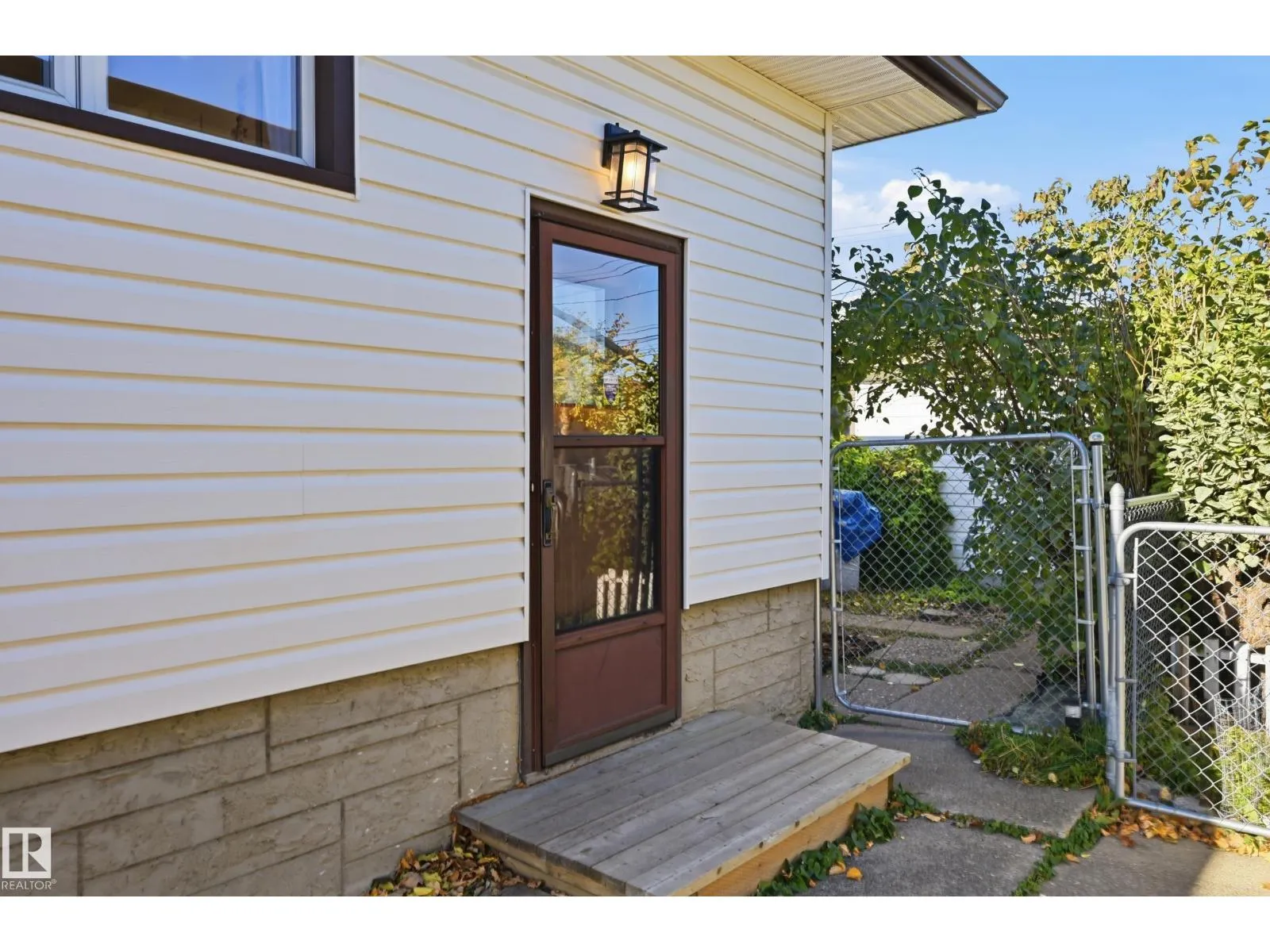 6604 93 AV NW