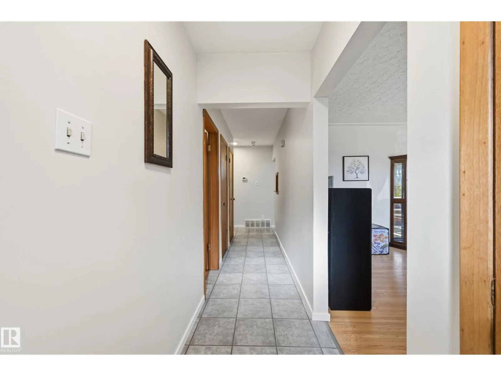 6604 93 AV NW