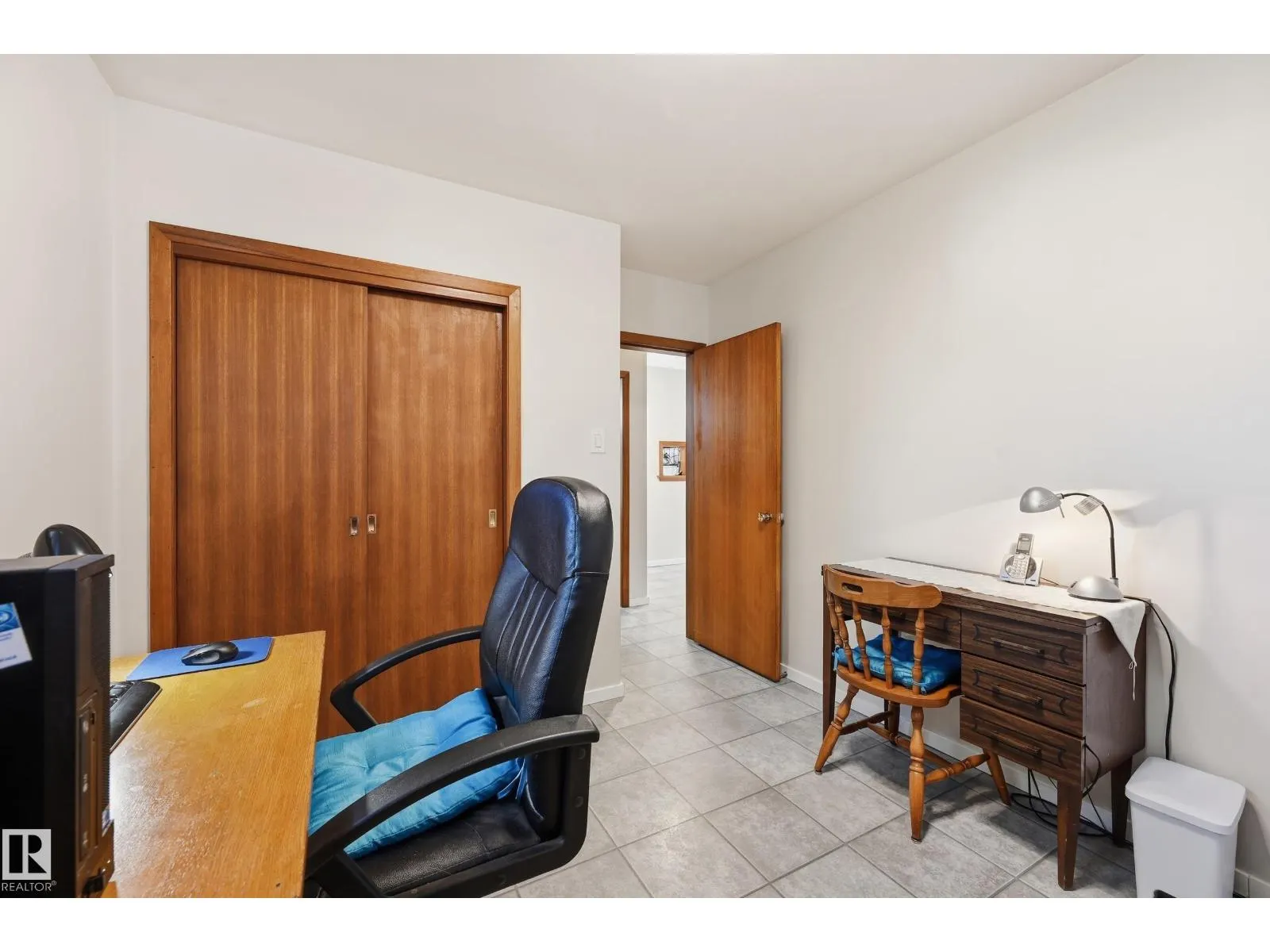 6604 93 AV NW