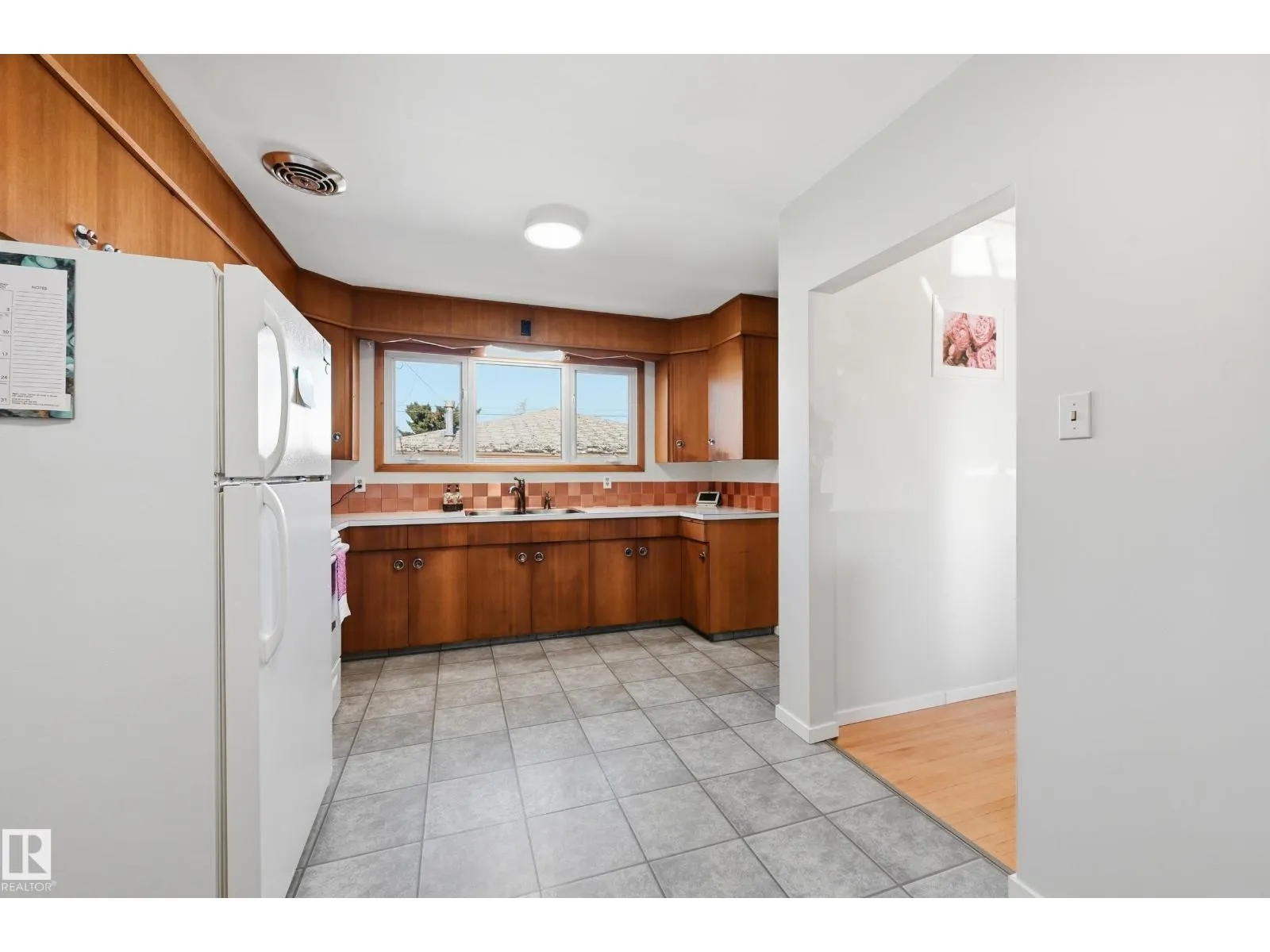 6604 93 AV NW