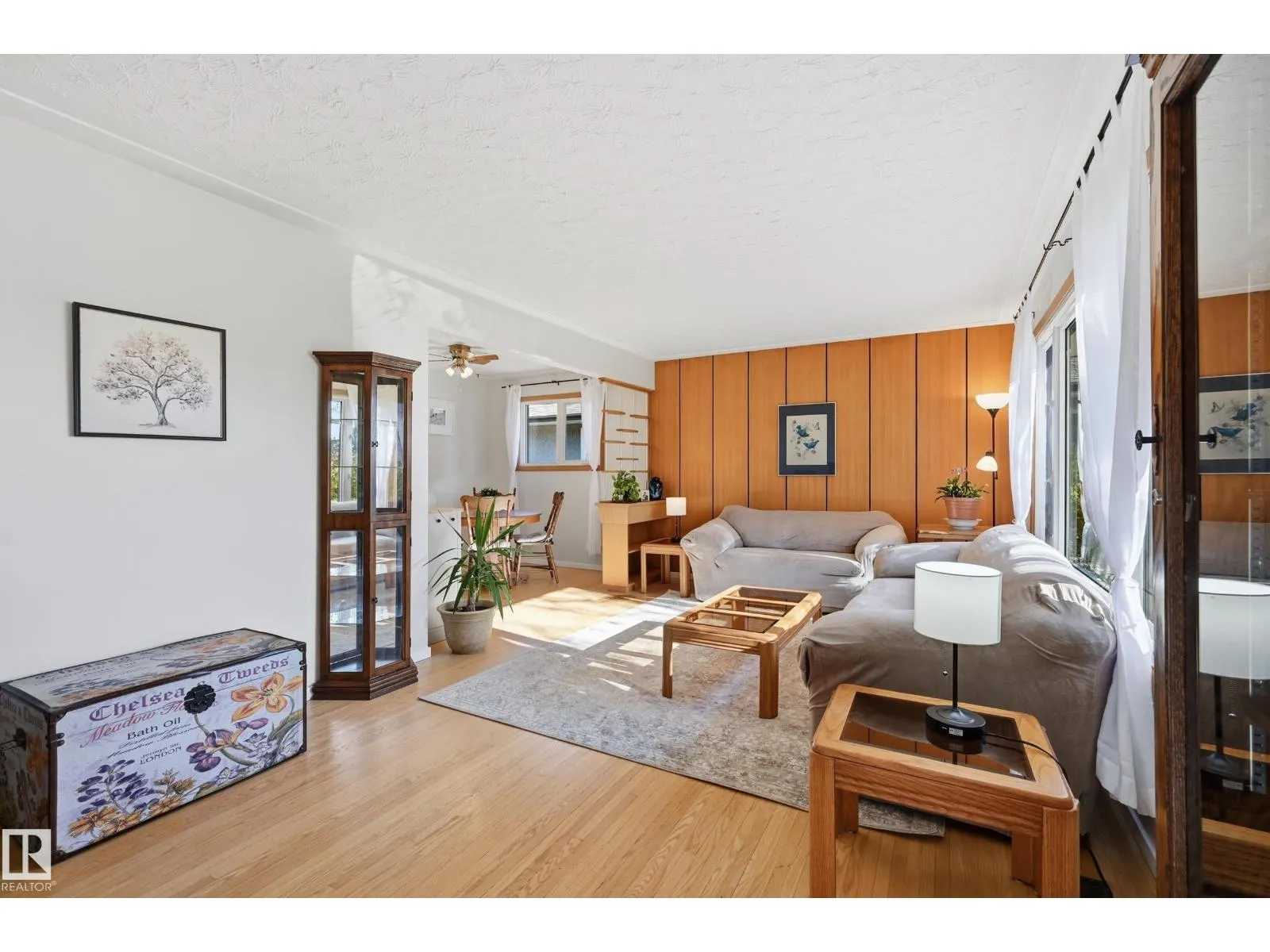 6604 93 AV NW