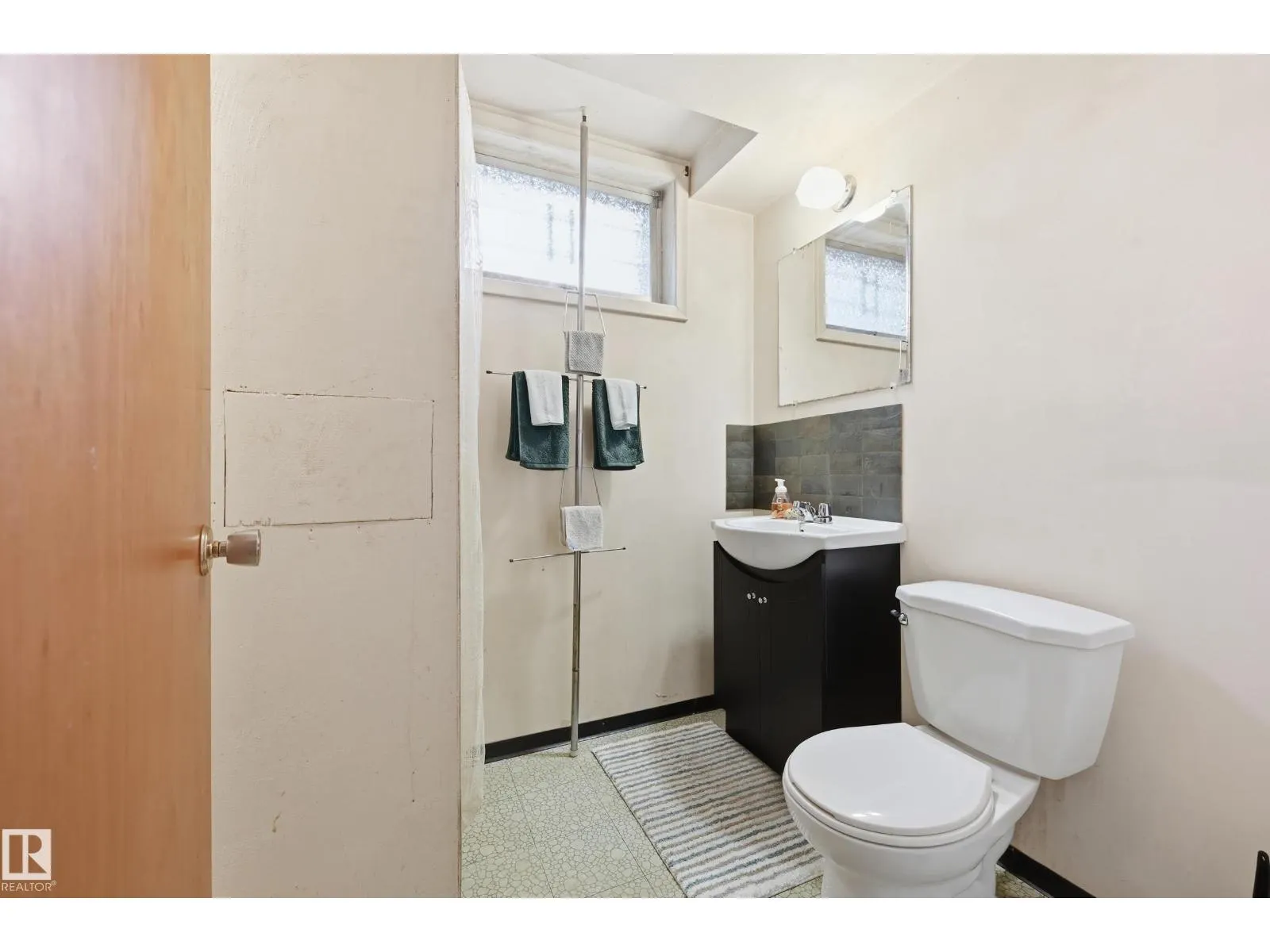 6604 93 AV NW