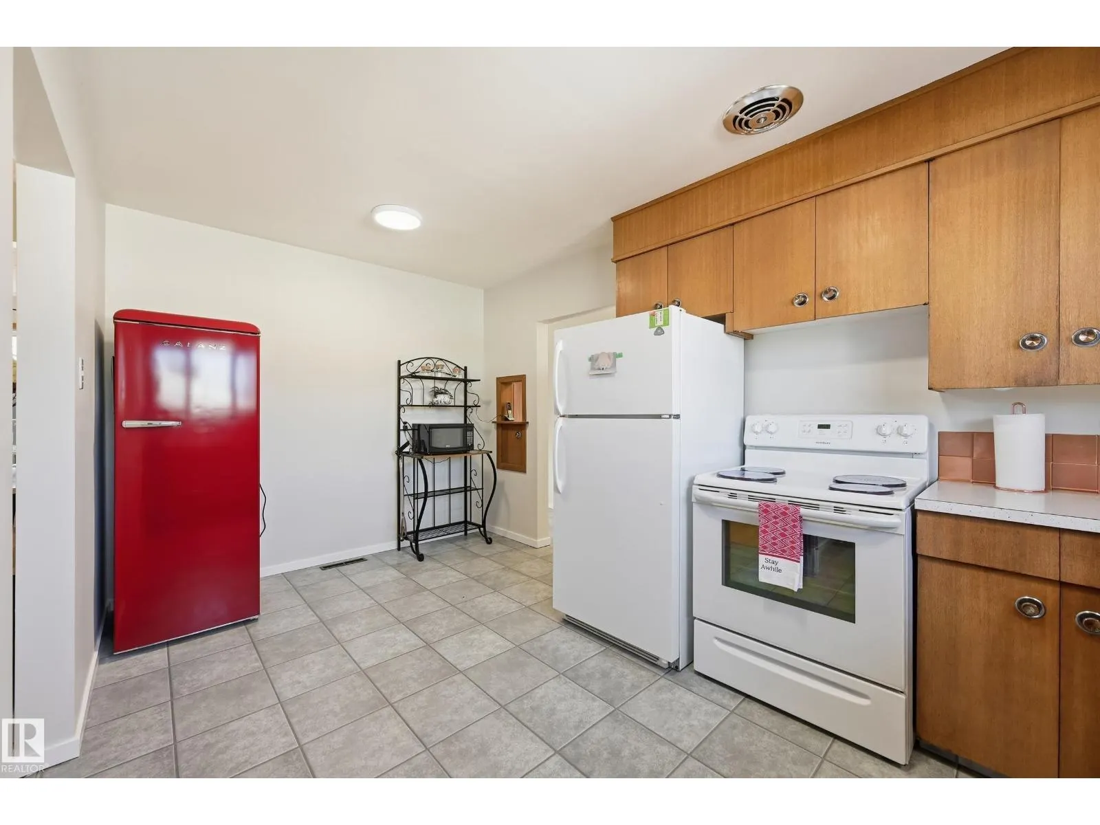 6604 93 AV NW