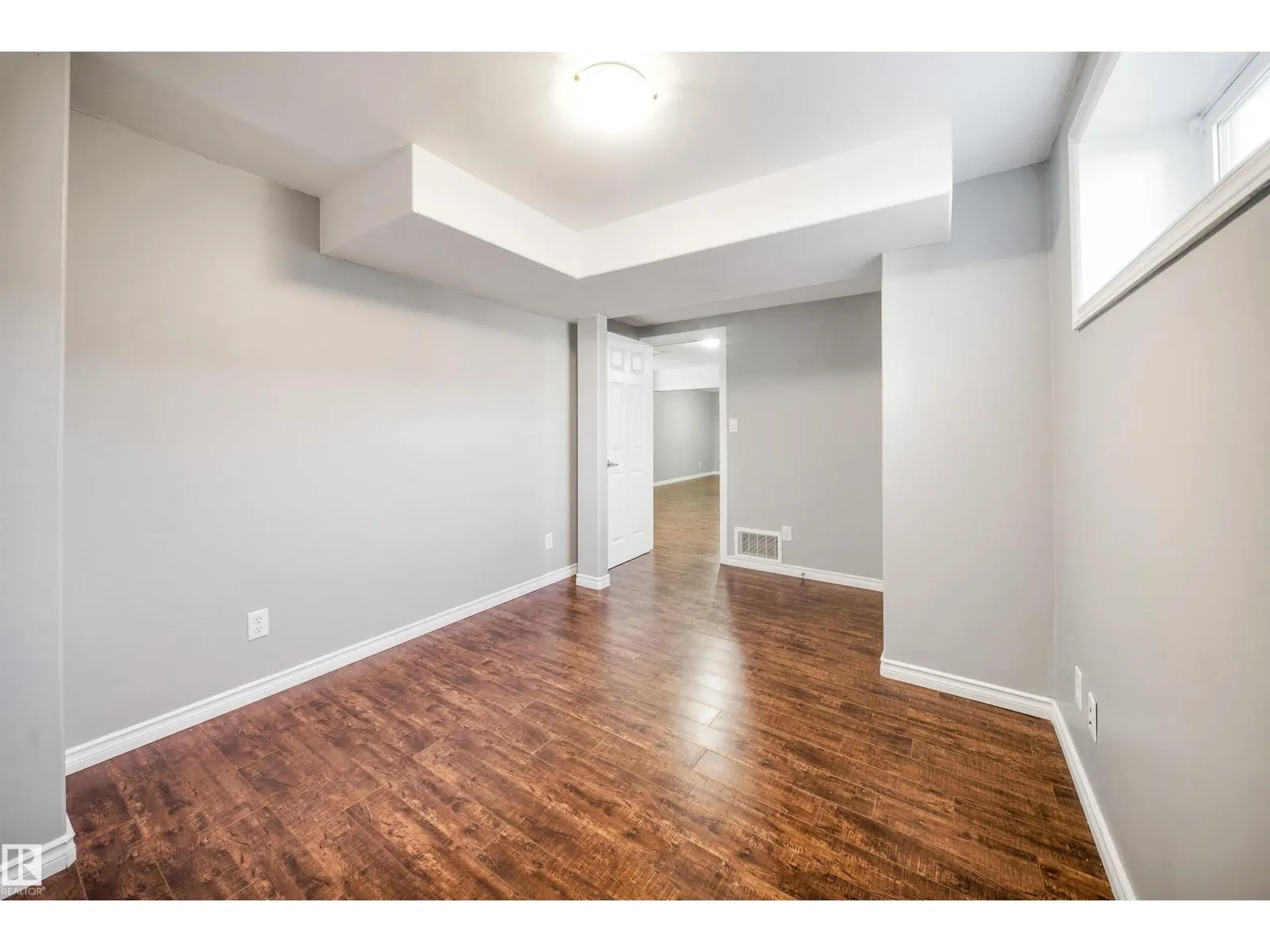 7043 22 AV SW