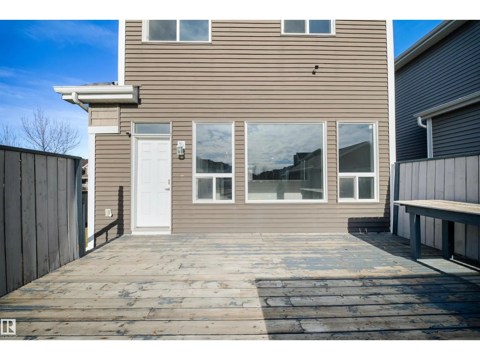 7043 22 AV SW