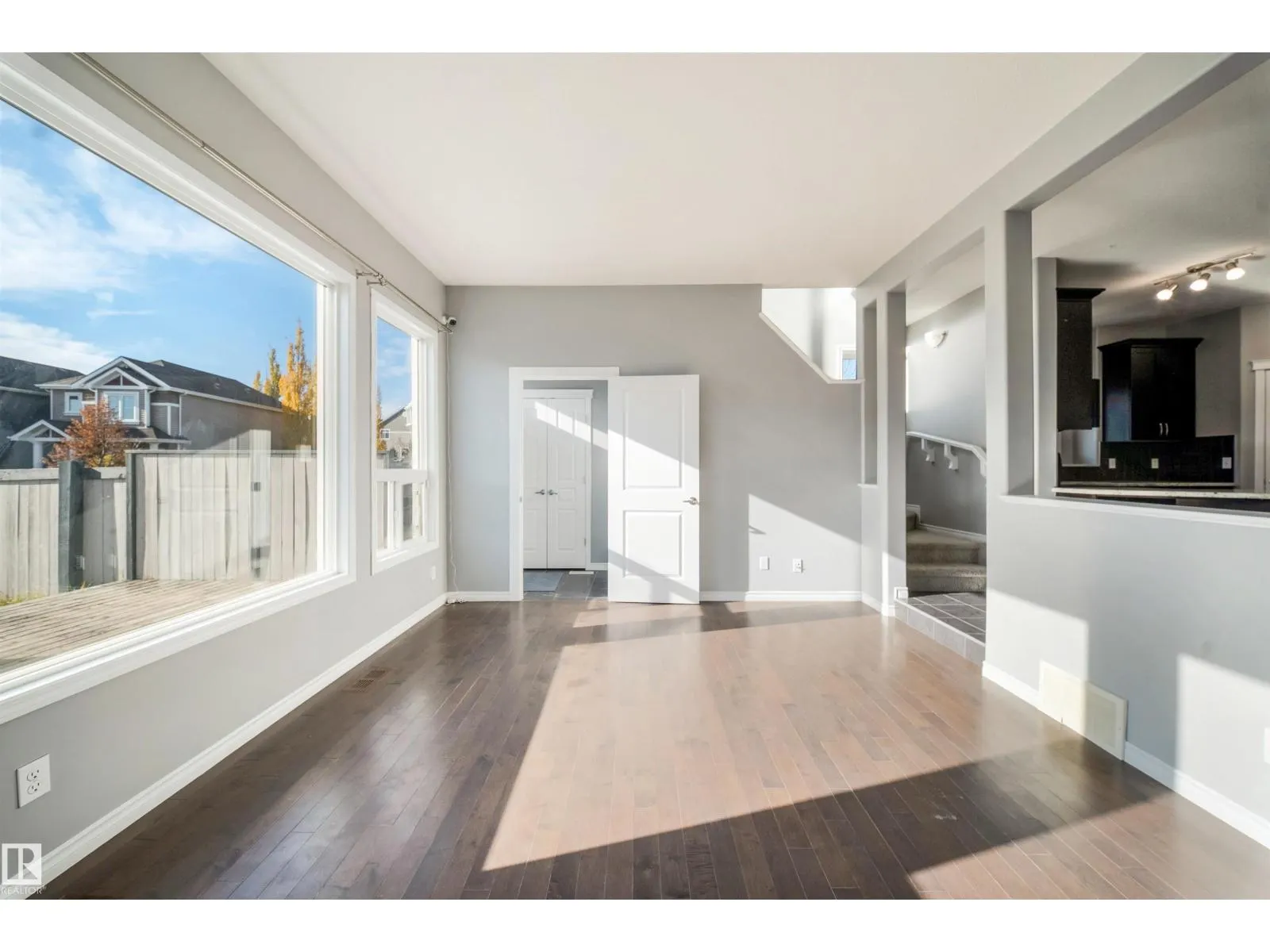 7043 22 AV SW