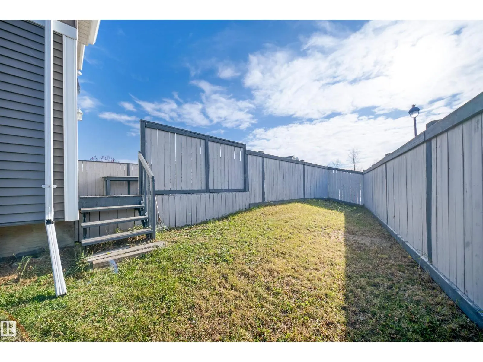 7043 22 AV SW