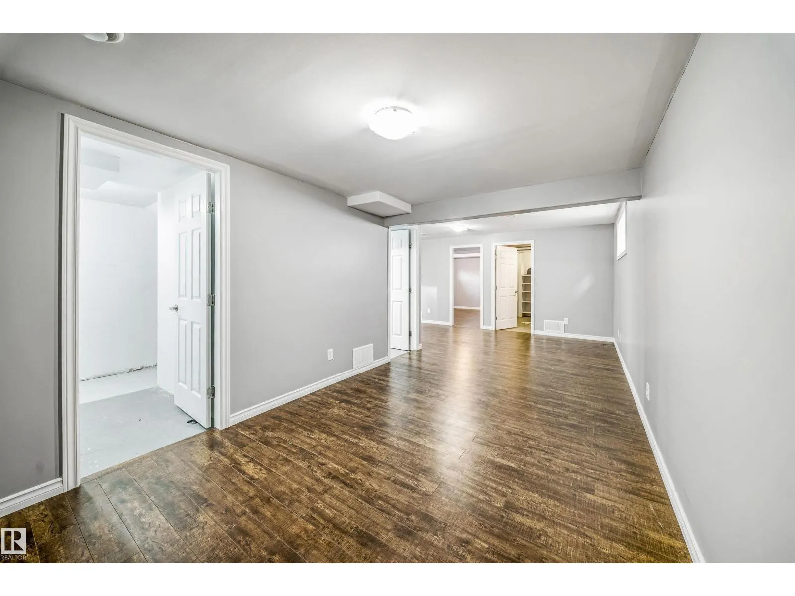 7043 22 AV SW
