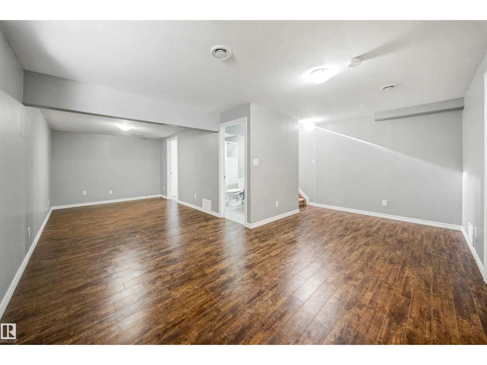 7043 22 AV SW