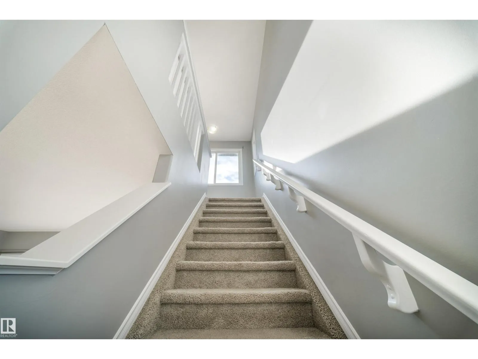 7043 22 AV SW