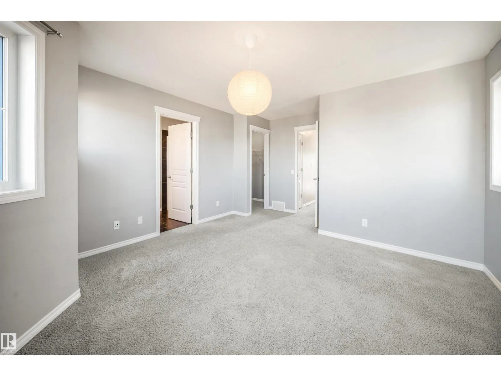 7043 22 AV SW
