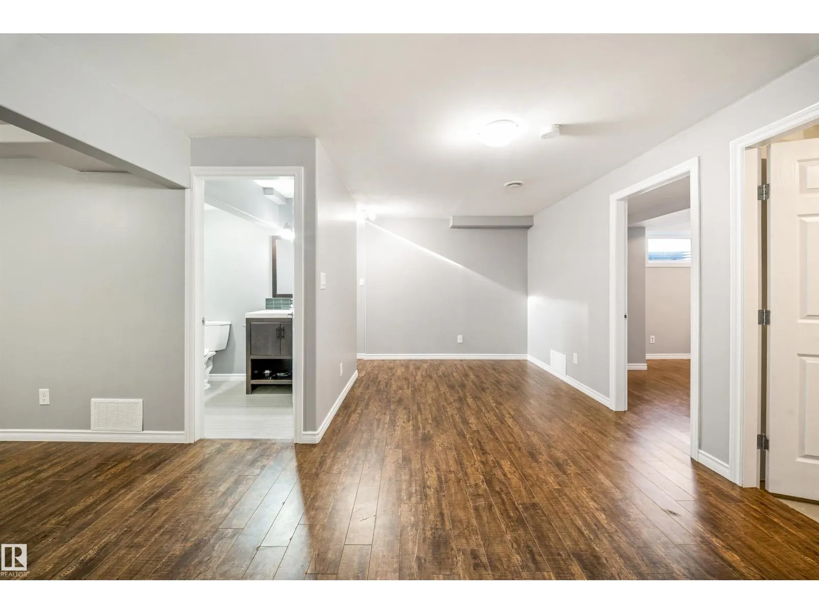 7043 22 AV SW