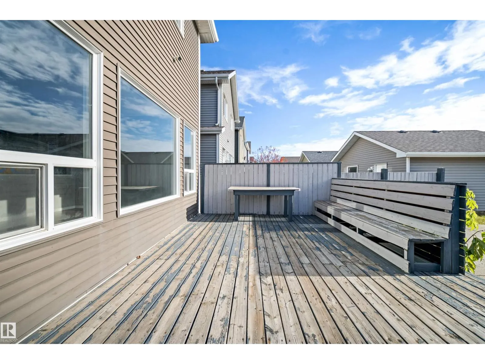 7043 22 AV SW