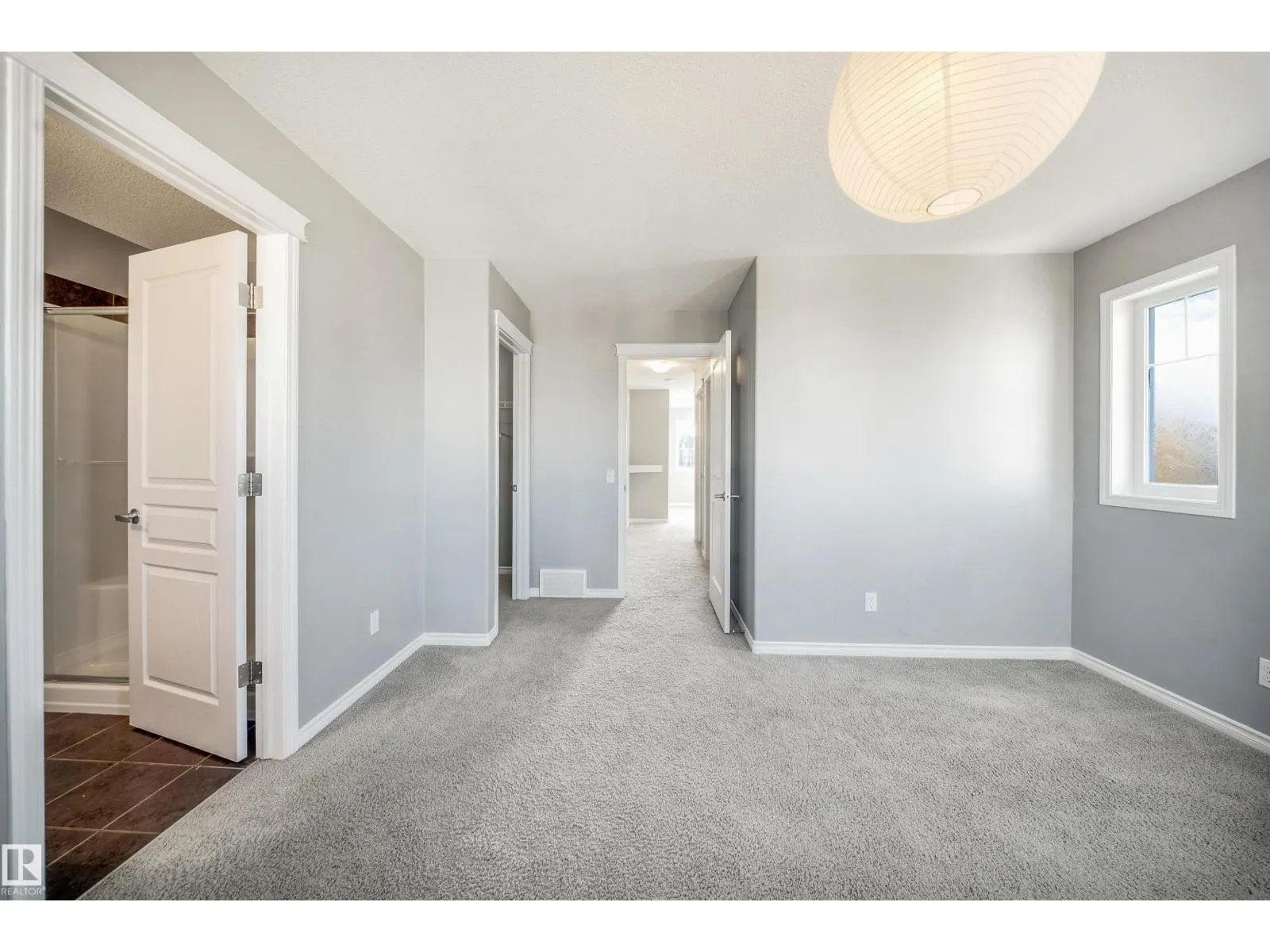 7043 22 AV SW