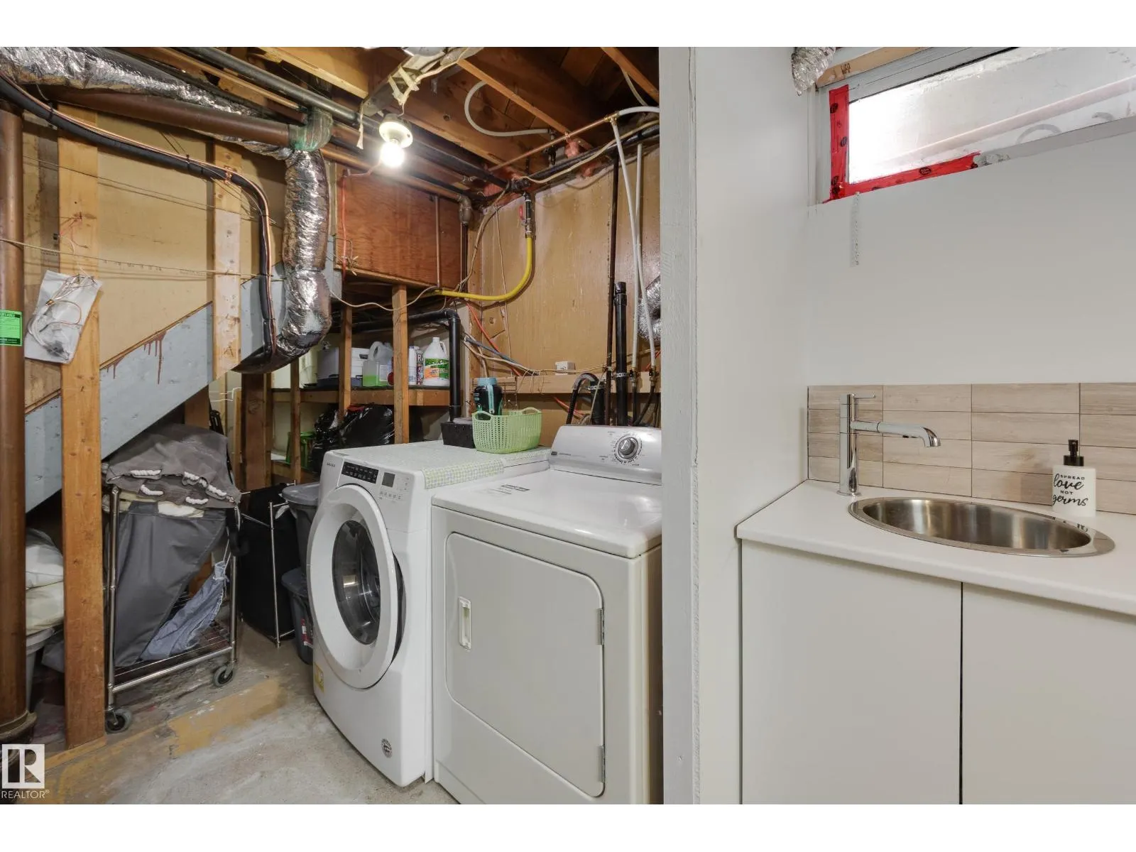 10541 153 ST NW