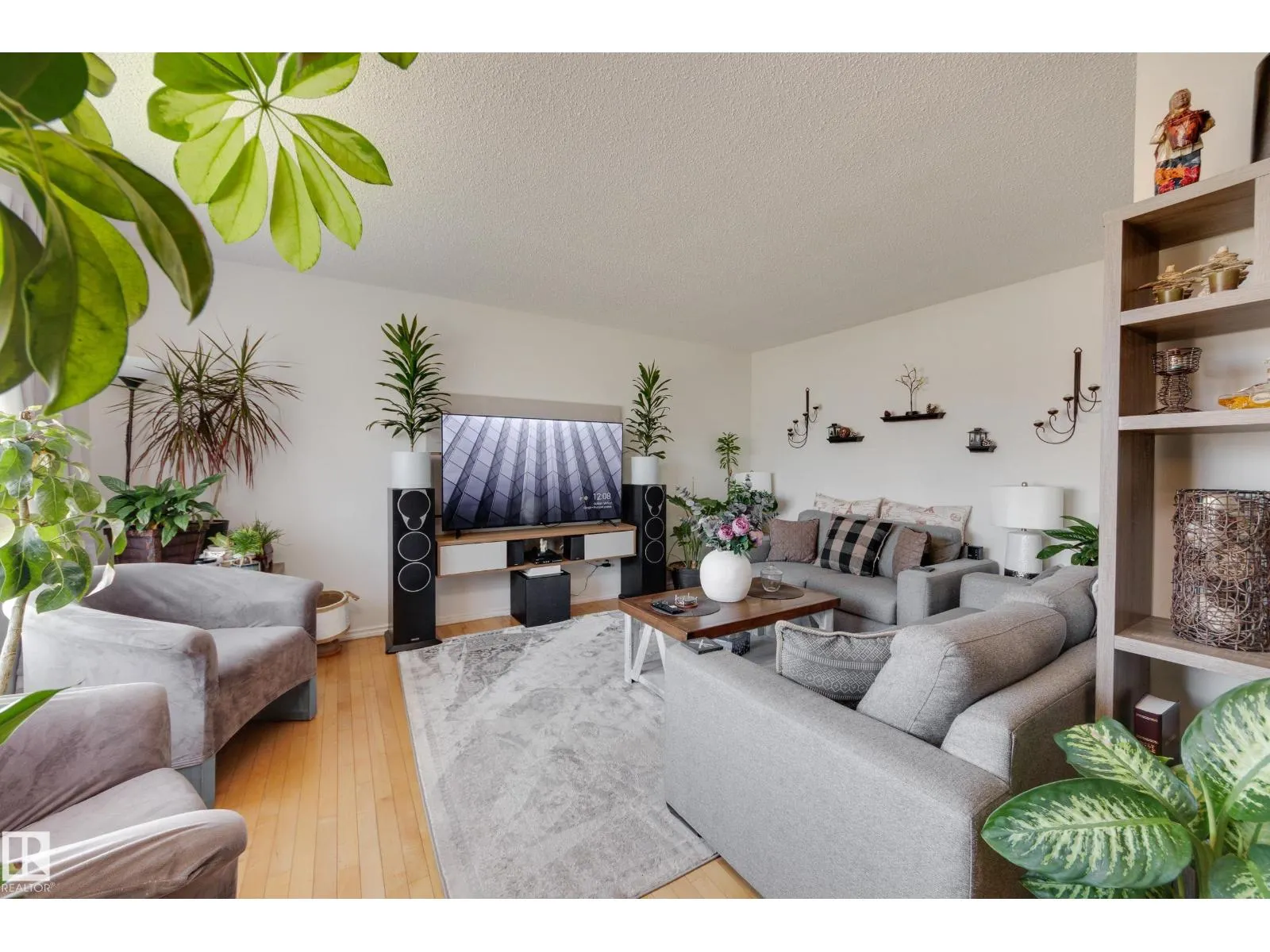 10541 153 ST NW