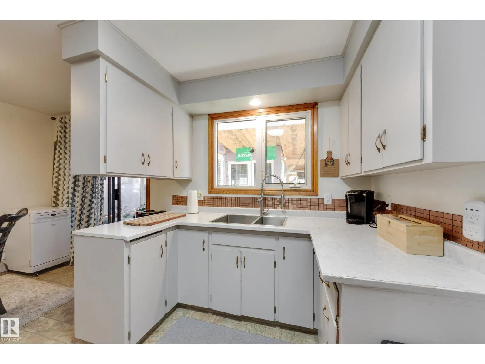 10541 153 ST NW