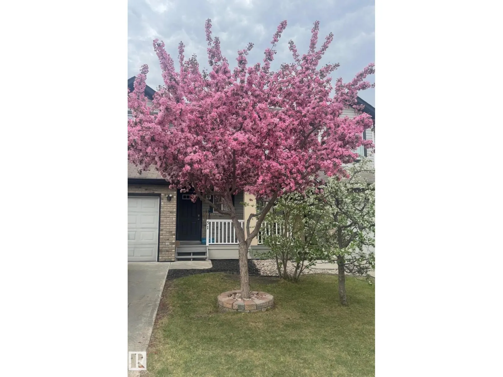 51 VAUGHN AV