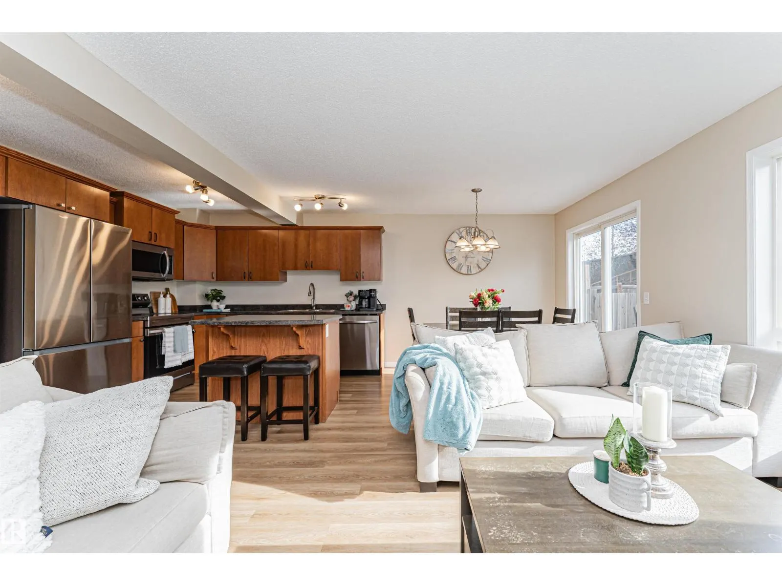 51 VAUGHN AV