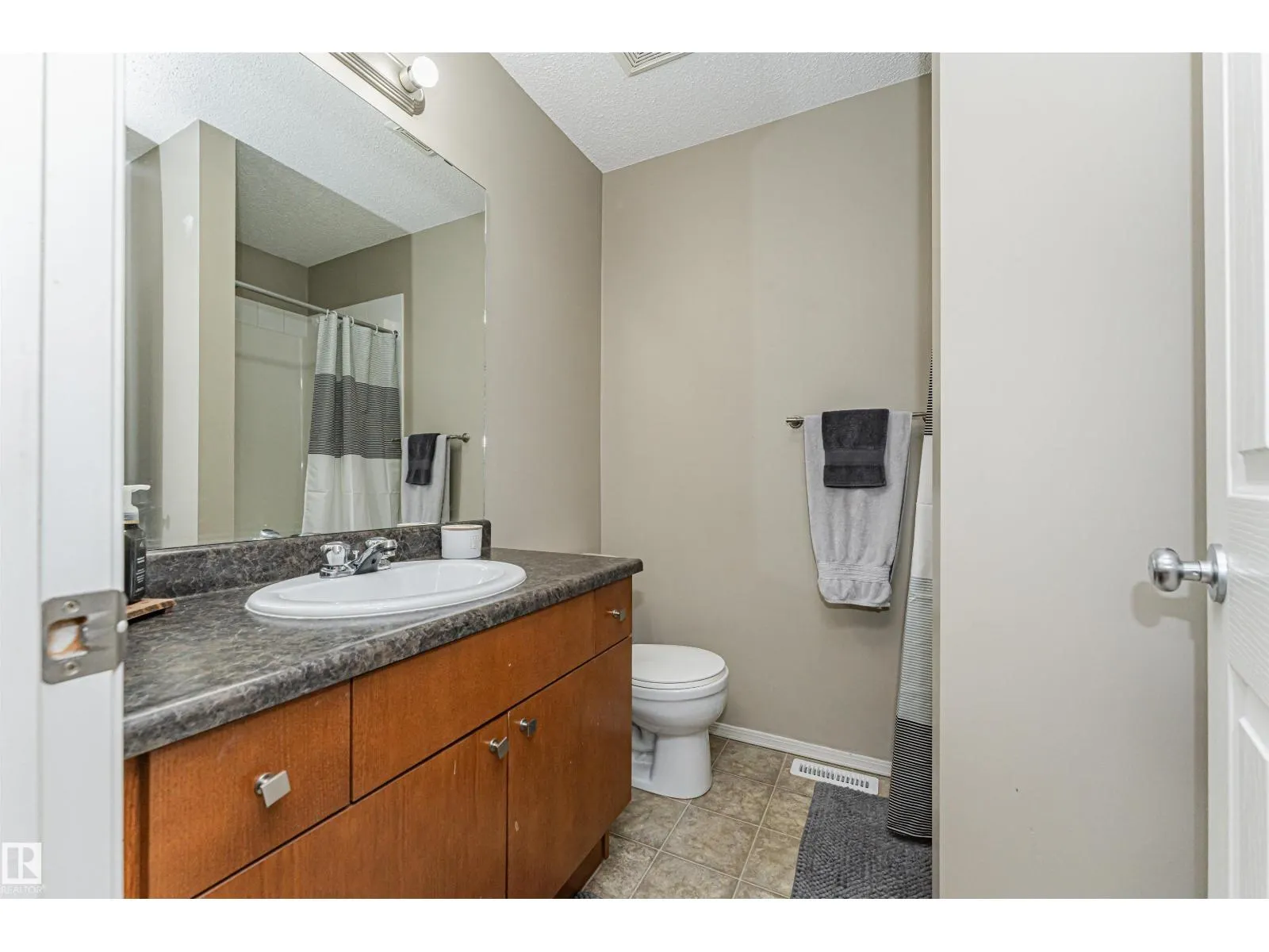 51 VAUGHN AV