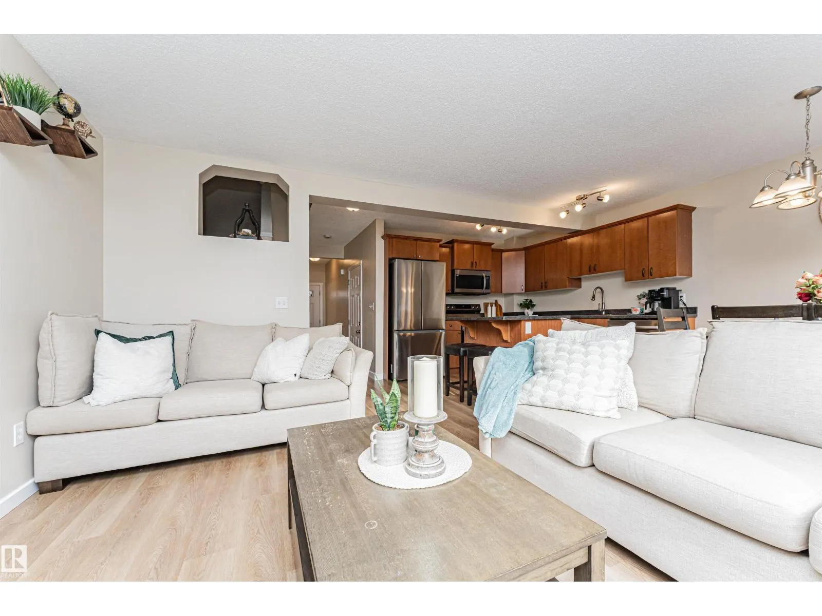 51 VAUGHN AV
