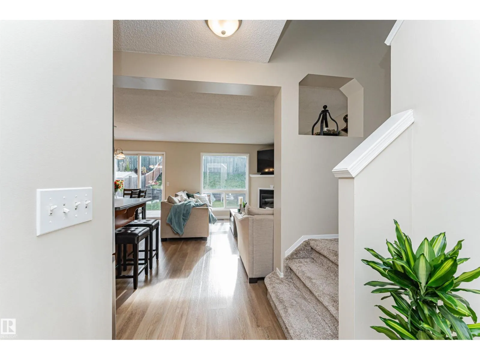 51 VAUGHN AV