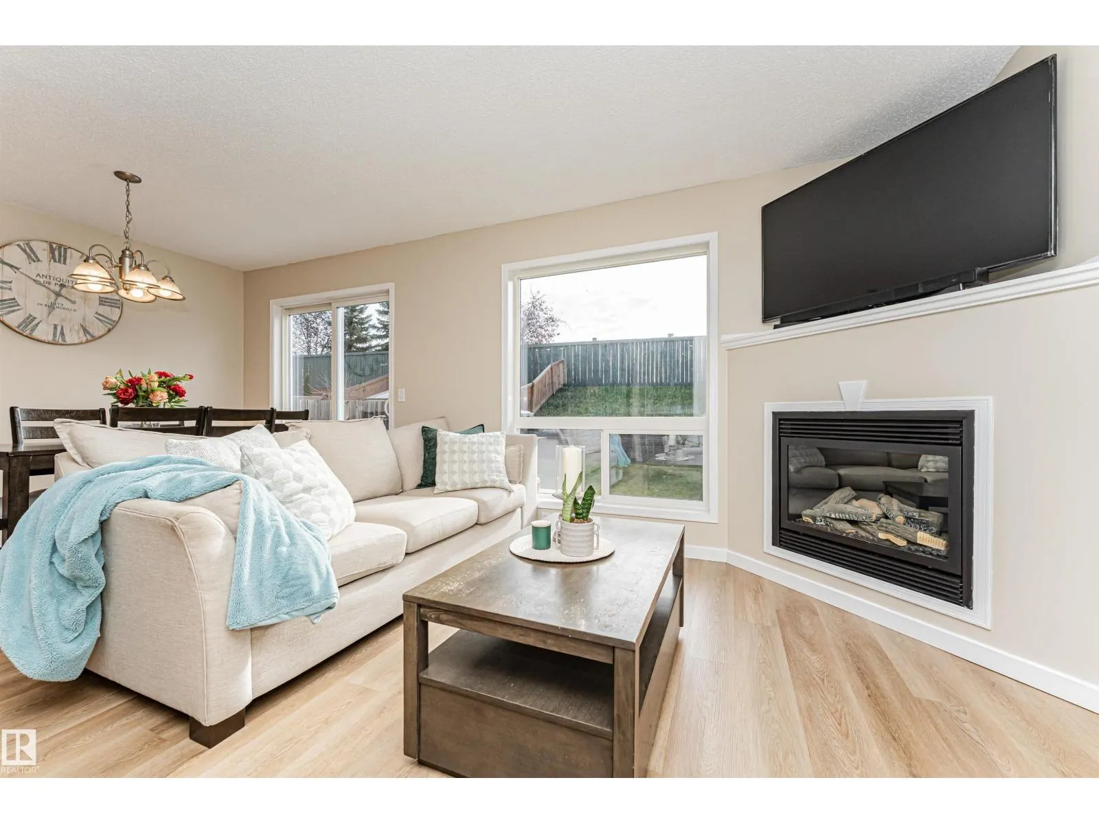 51 VAUGHN AV