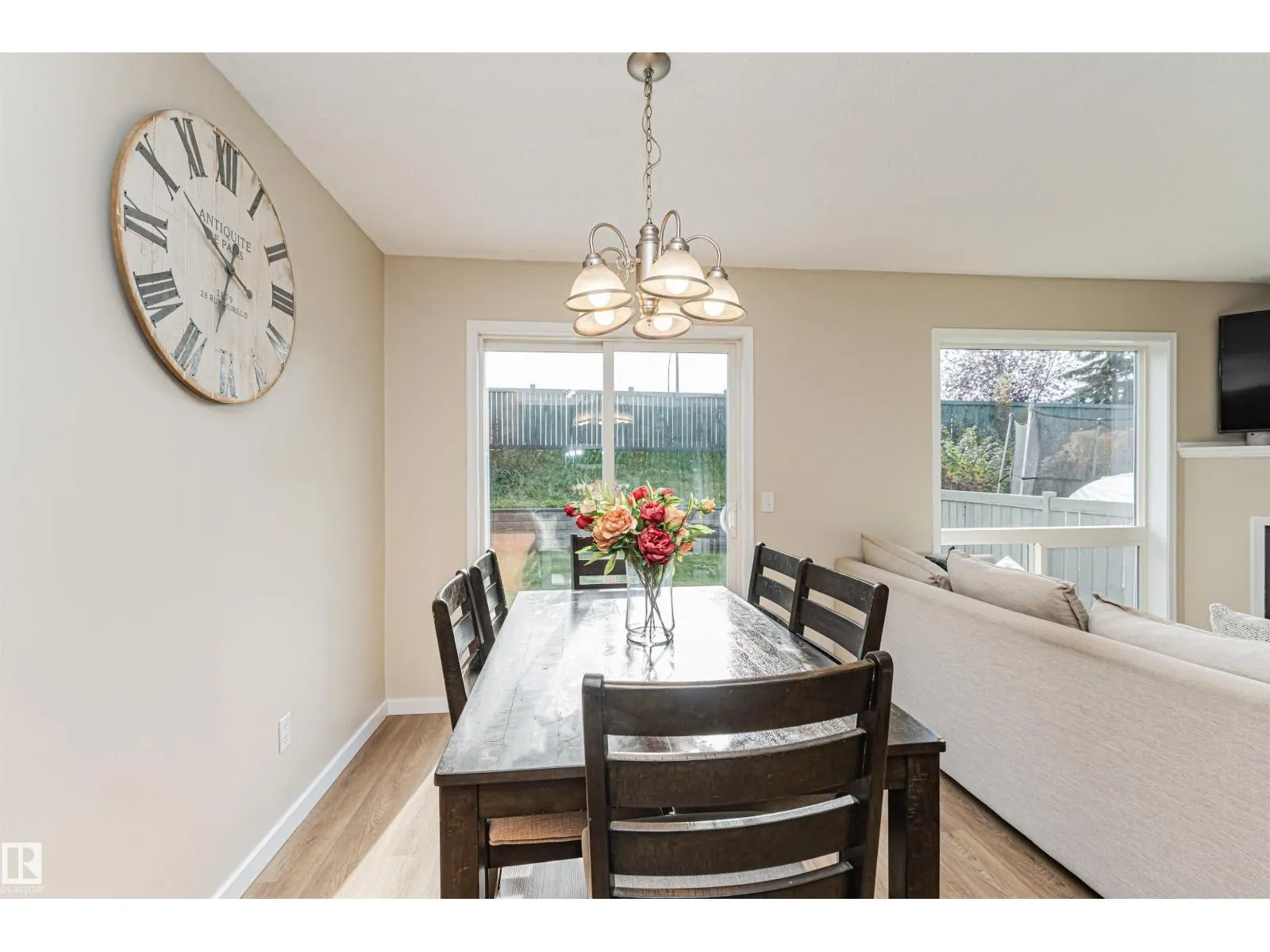 51 VAUGHN AV