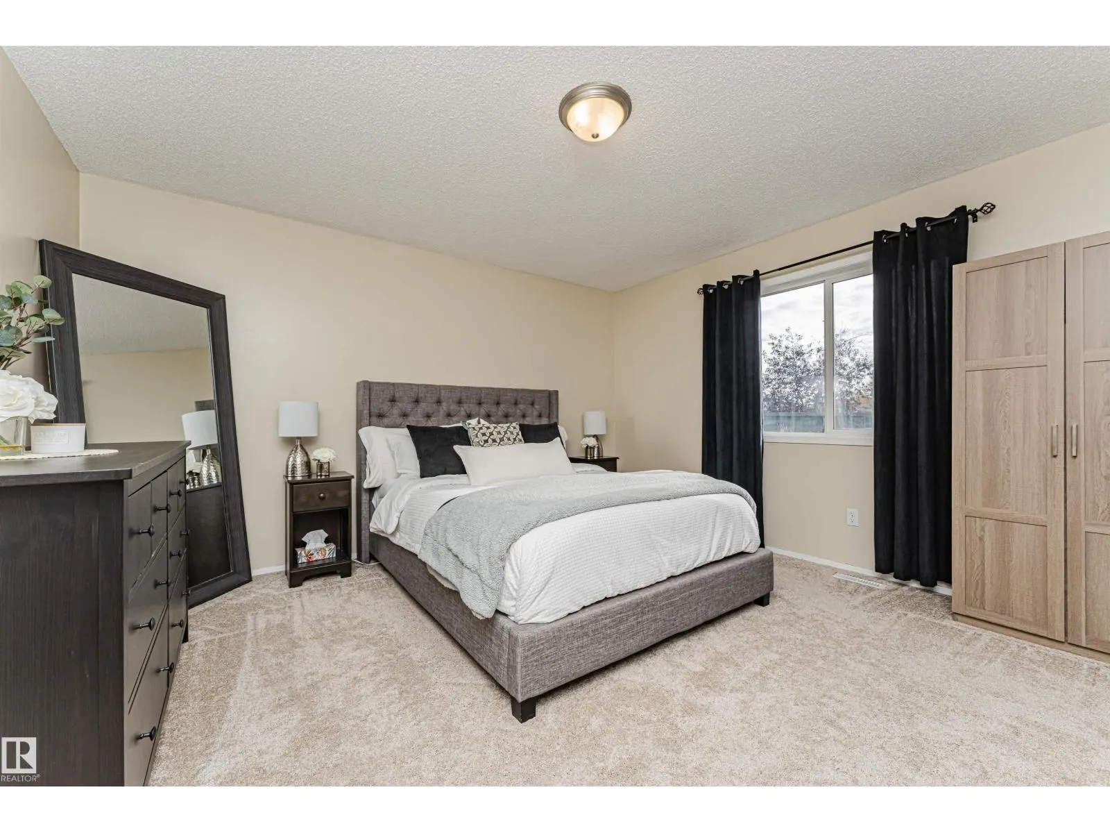 51 VAUGHN AV