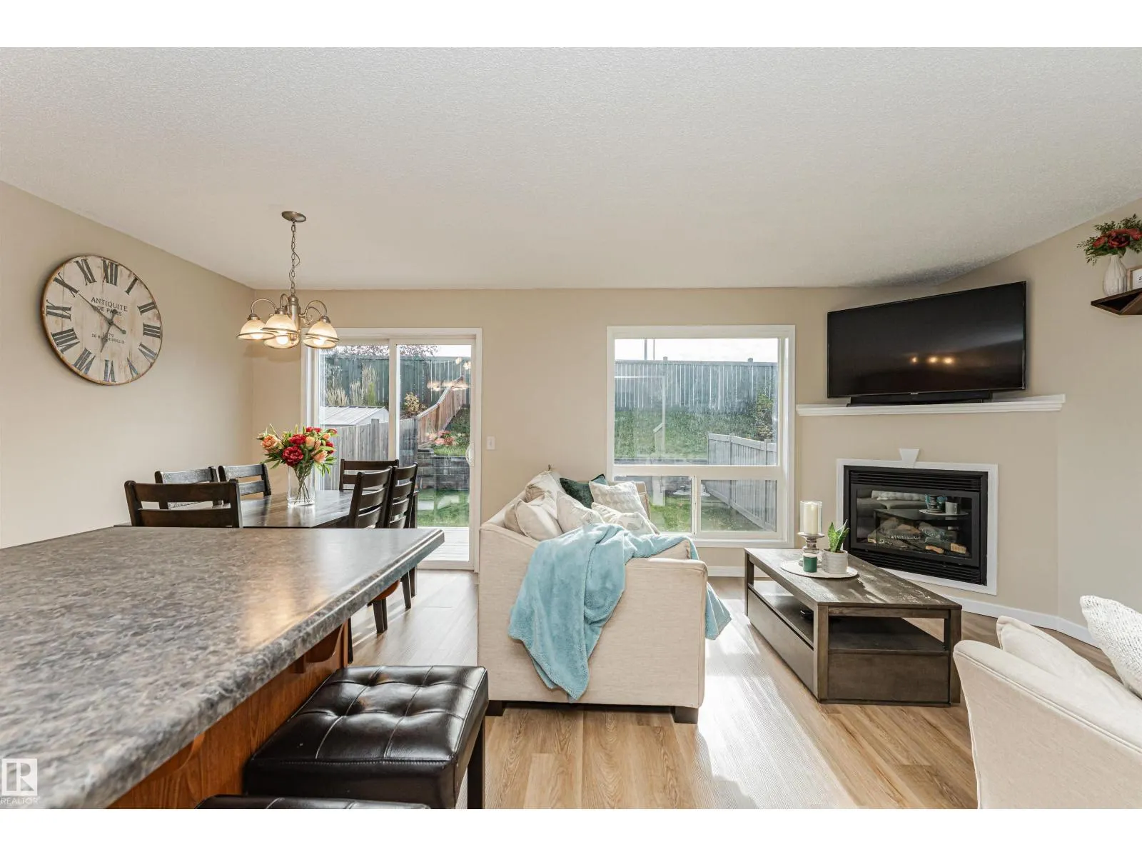 51 VAUGHN AV